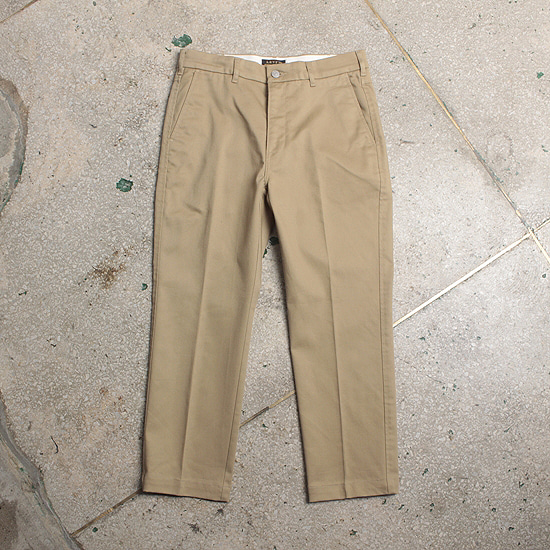 LEVI&#039;S chino pants (31inch)