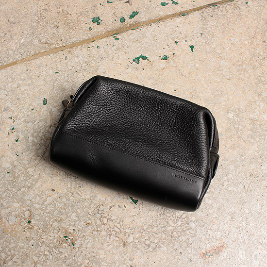 GLOBE TROTTER leather pouch